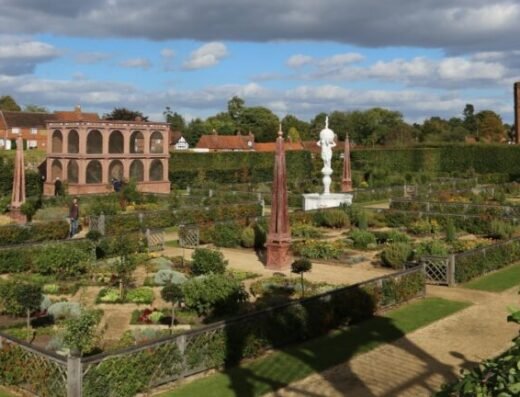 Kenliworth Castle and Elizabethan garden 915px 768x432